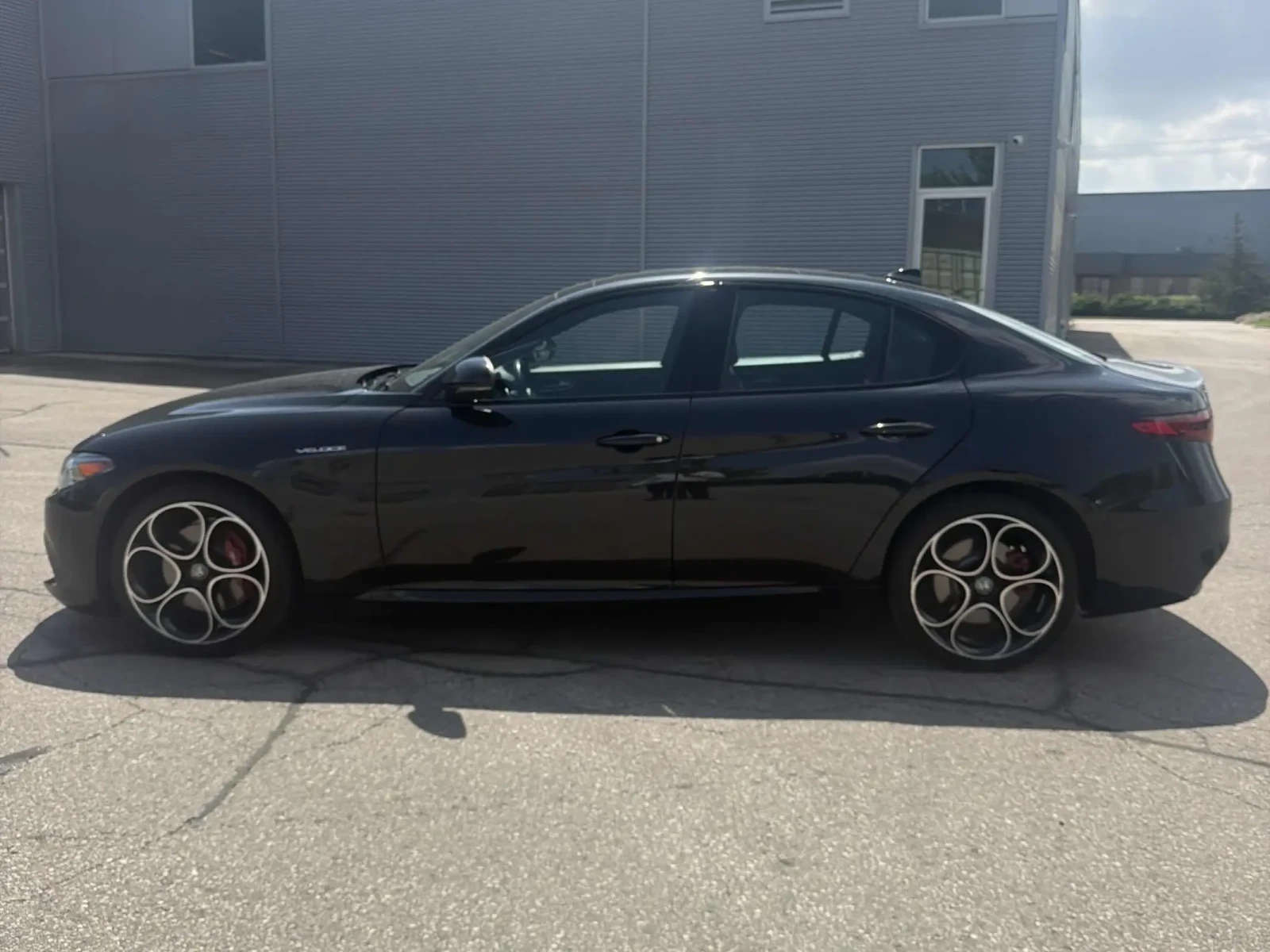 Alfa Romeo Giulia Veloce/ПОДГРЕВ НА ВОЛАНА/ПАНОРАМА/КЕYLESS/CARFAX, снимка 3 - Автомобили и джипове - 55165006