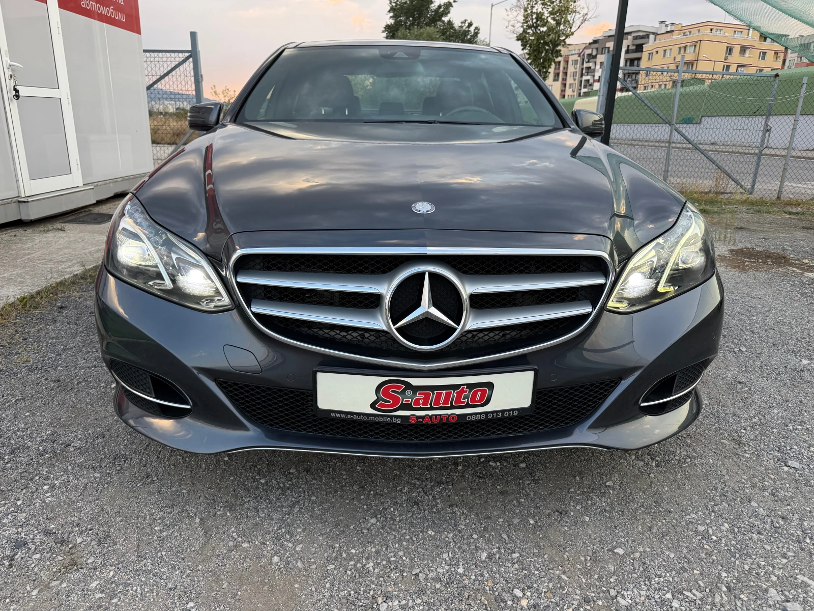 Mercedes-Benz E 350 4MATIC 124Х.КМ.AVANTGARDE* ПАНОРАМА* ПОДГРЕВ* КОЖА, снимка 2 - Автомобили и джипове - 55809116