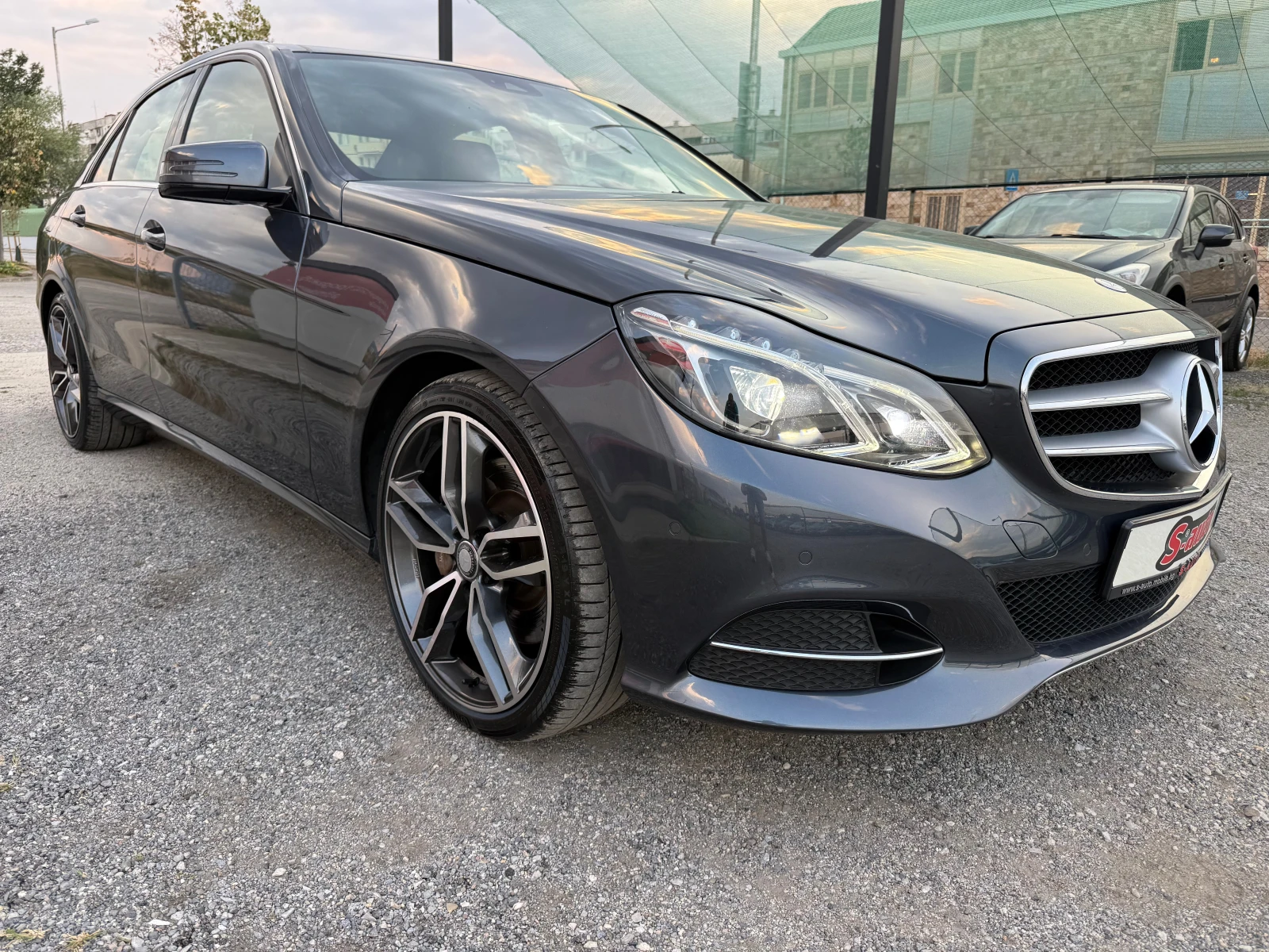 Mercedes-Benz E 350 4MATIC 124Х.КМ.AVANTGARDE* ПАНОРАМА* ПОДГРЕВ* КОЖА, снимка 3 - Автомобили и джипове - 55809116