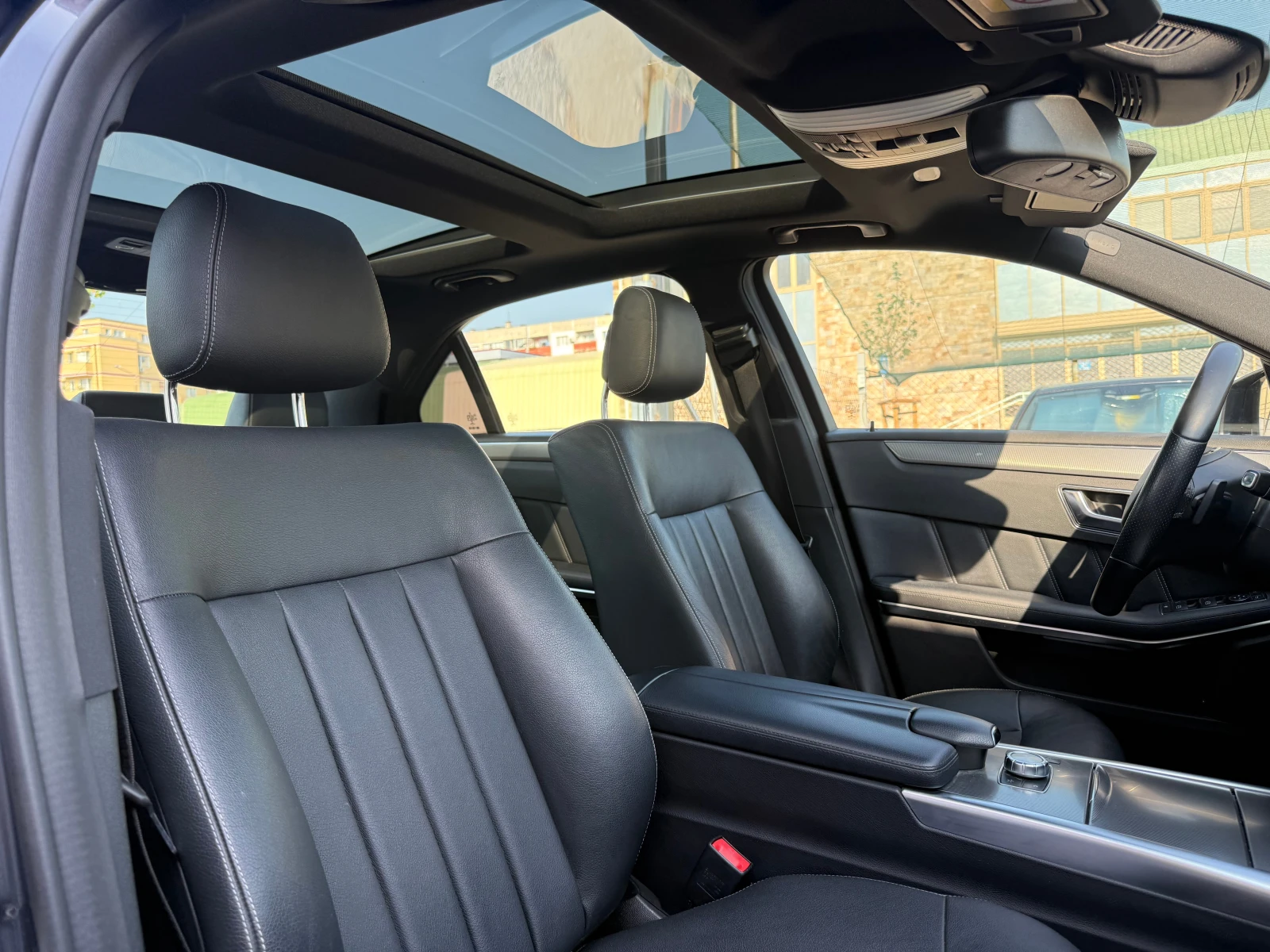 Mercedes-Benz E 350 4MATIC 124Х.КМ.AVANTGARDE* ПАНОРАМА* ПОДГРЕВ* КОЖА, снимка 13 - Автомобили и джипове - 55809116