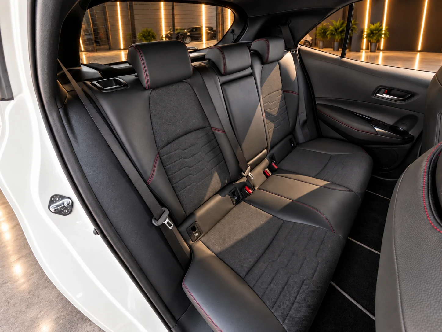 Toyota Corolla 1.8 Hybrid* Bi-Tone* JBL* HeadUp* ACC* Bi-Led | Mobile.bg � ����������� 15