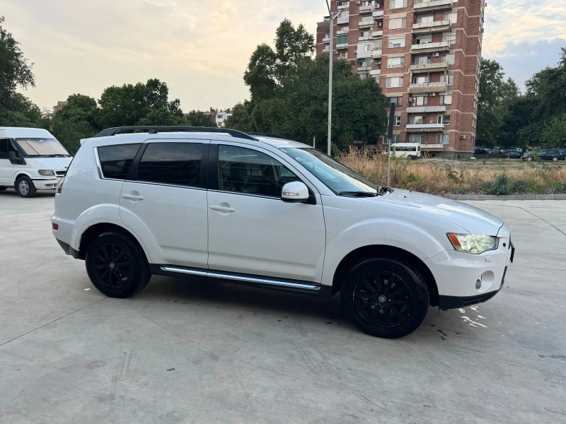 Mitsubishi Outlander, снимка 3 - Автомобили и джипове - 52815783