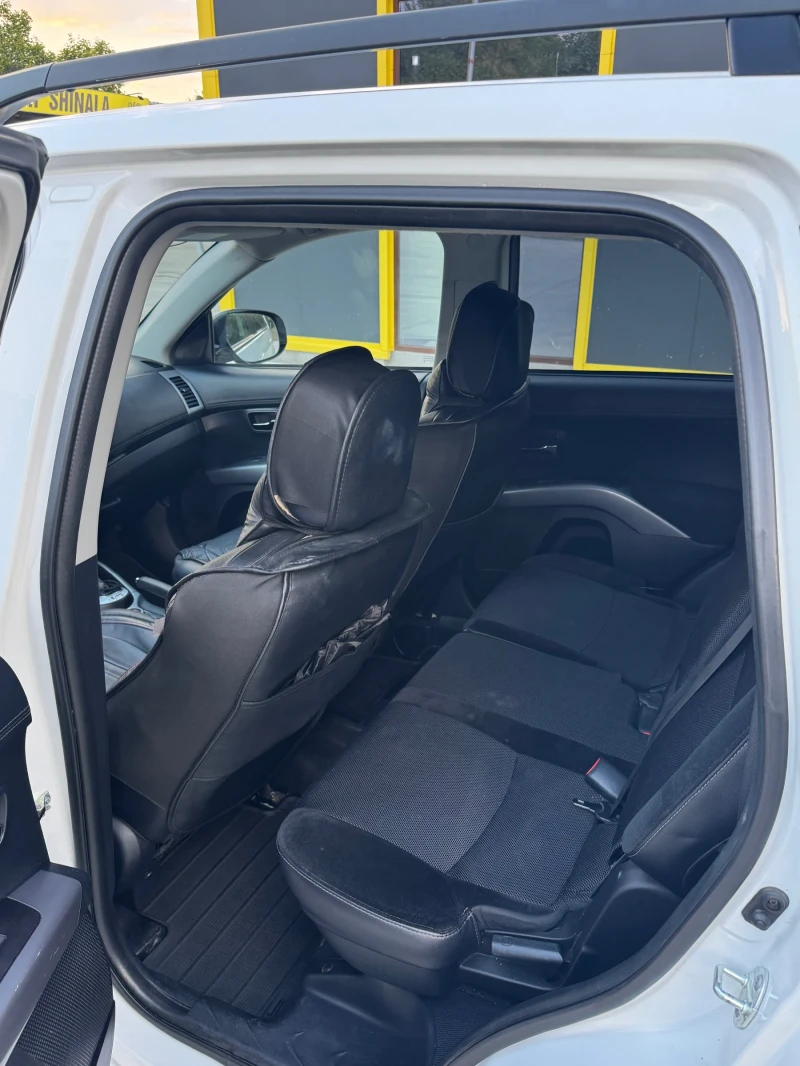 Mitsubishi Outlander, снимка 6 - Автомобили и джипове - 52815783