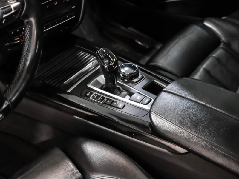 BMW X5 xDrive35i* M Pack* Harmon/Kardon* Keyless* , снимка 13 - Автомобили и джипове - 53362208