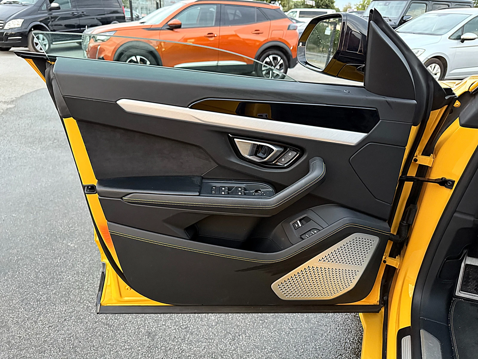 Lamborghini Urus Matrix-Head Up-360-Panorama-Ceramic-Bang&Olufsen-! - изображение 8