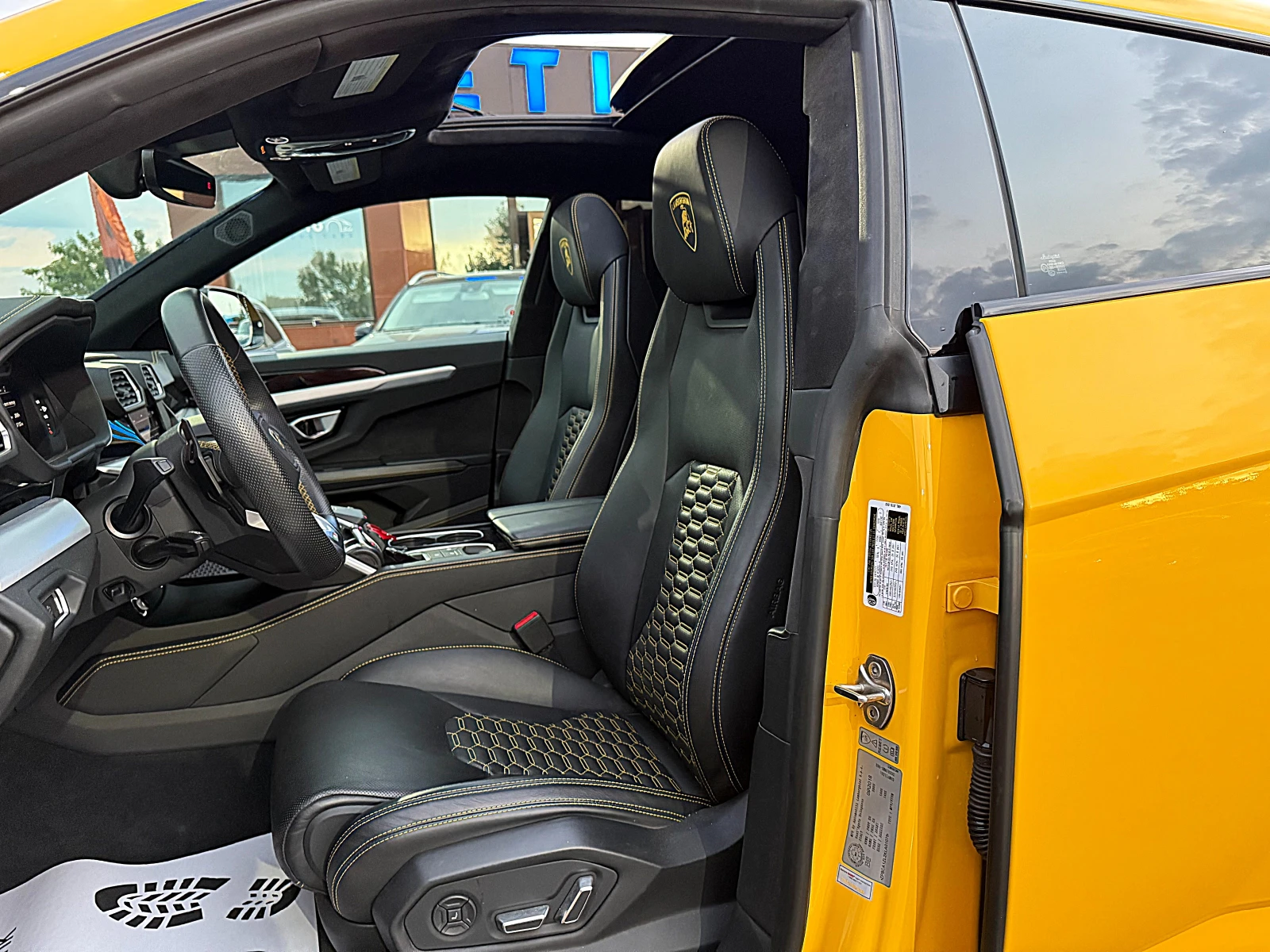 Lamborghini Urus Matrix-Head Up-360-Panorama-Ceramic-Bang&Olufsen-! - изображение 9