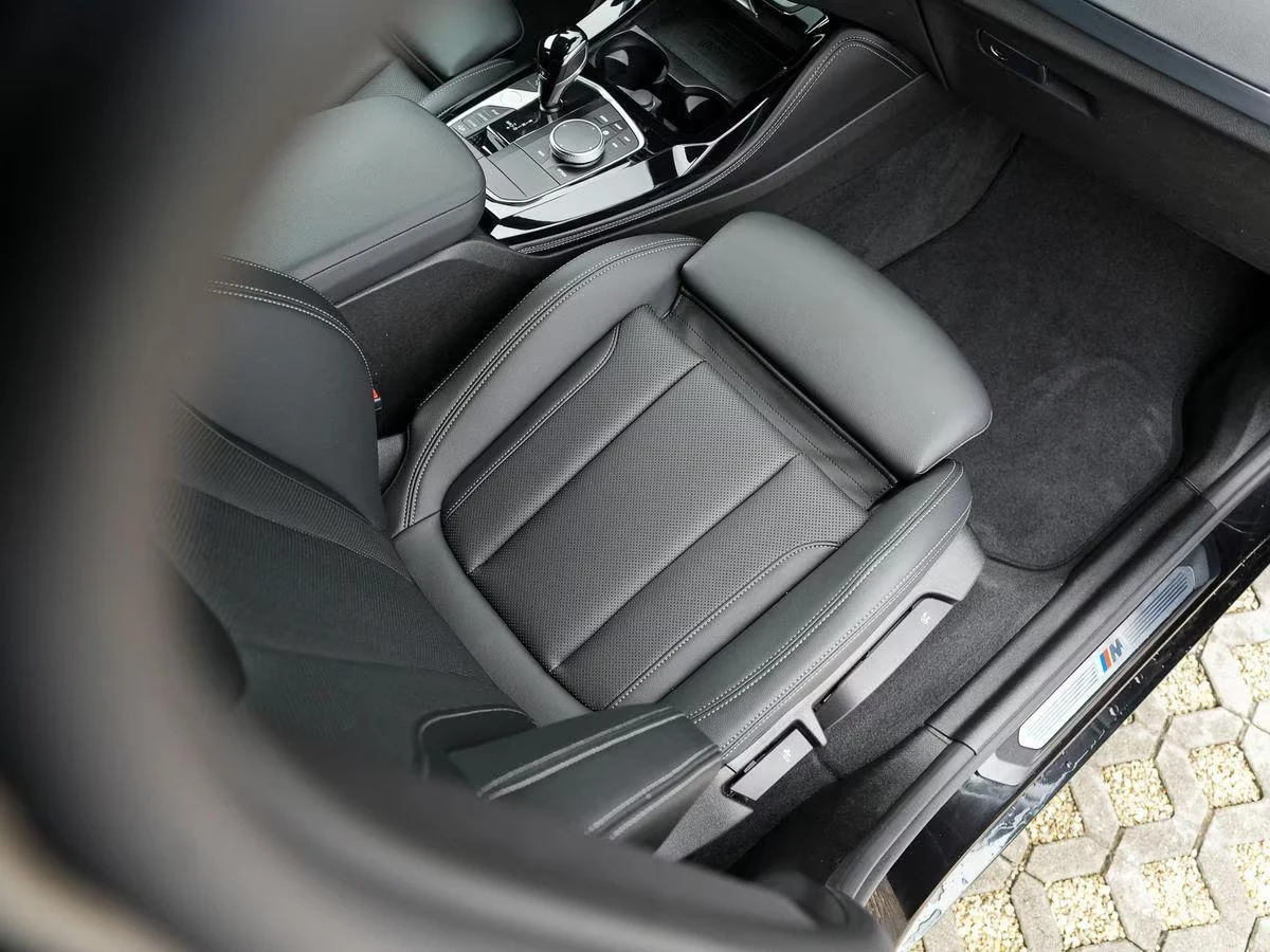 BMW X4 20i/184HP/MSPORT/LASER/PANO/ACC/HUD/CAM/355z, снимка 7 - Автомобили и джипове - 54352465