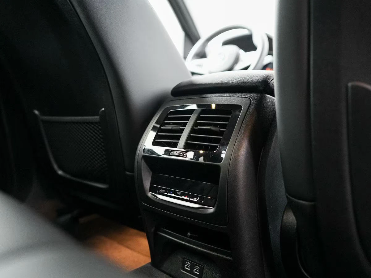 BMW X4 20i/184HP/MSPORT/LASER/PANO/ACC/HUD/CAM/355z, снимка 15 - Автомобили и джипове - 54352465