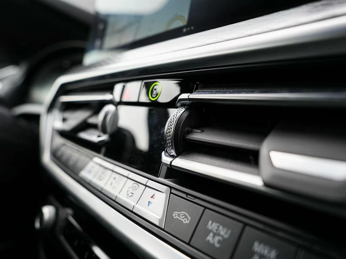 BMW X4 20i/184HP/MSPORT/LASER/PANO/ACC/HUD/CAM/355z, снимка 16 - Автомобили и джипове - 54352465