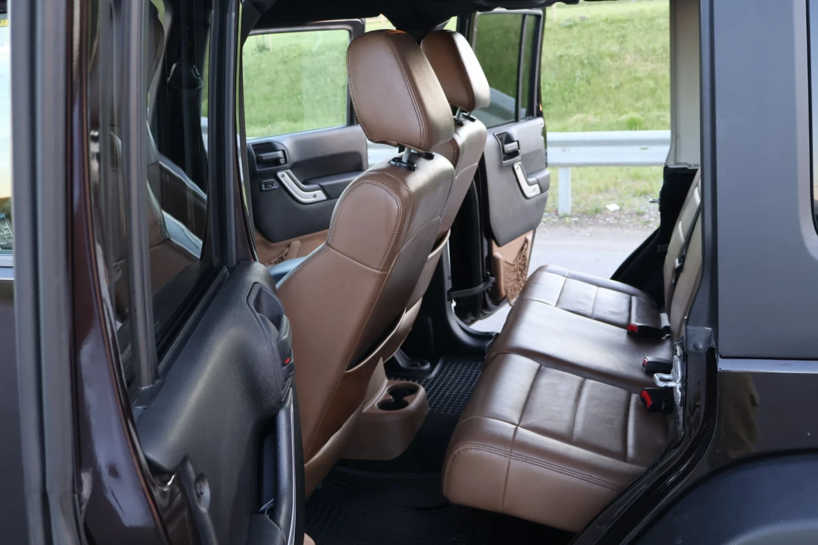 Jeep Wrangler Sahara, снимка 9 - Автомобили и джипове - 54646244