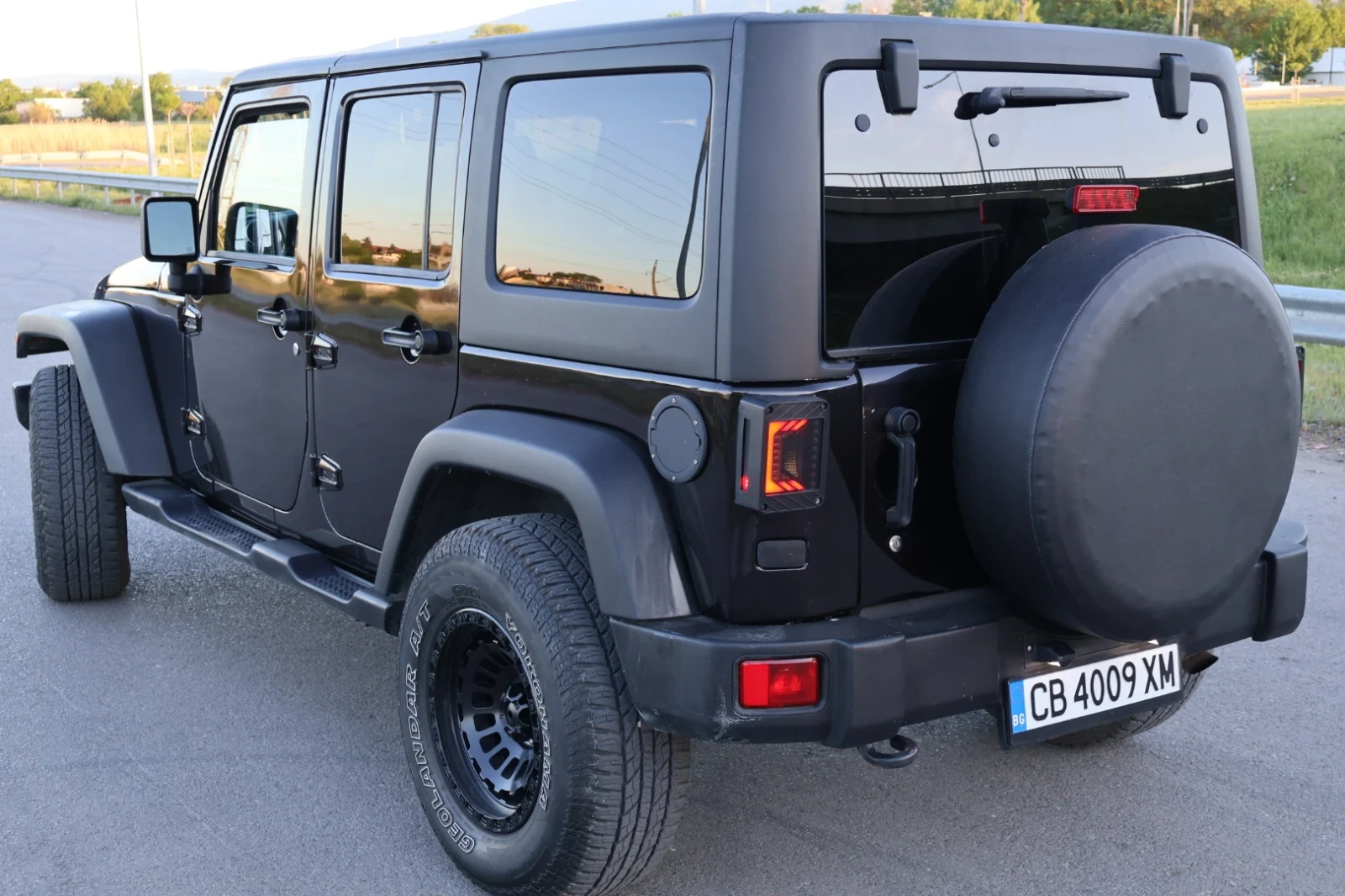 Jeep Wrangler Sahara, снимка 3 - Автомобили и джипове - 54646244