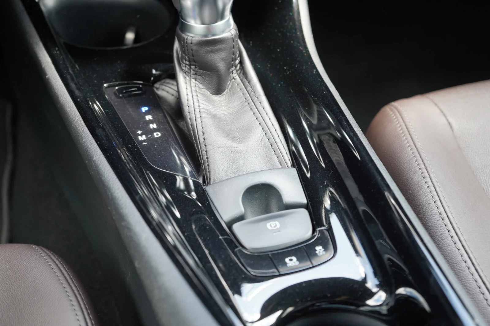 Toyota C-HR 1.2I* 4X4* CLASSY* ГАРАНЦИЯ* РЕГИСТРИРАНА* , снимка 12 - Автомобили и джипове - 54763265