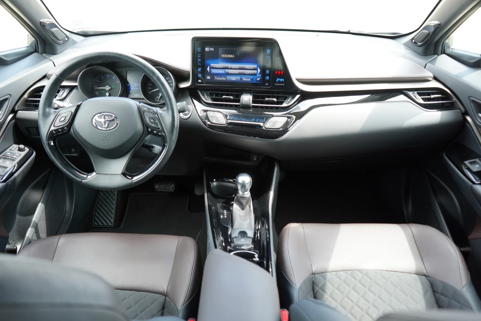 Toyota C-HR 1.2I* 4X4* CLASSY* ГАРАНЦИЯ* РЕГИСТРИРАНА* , снимка 13 - Автомобили и джипове - 54763265