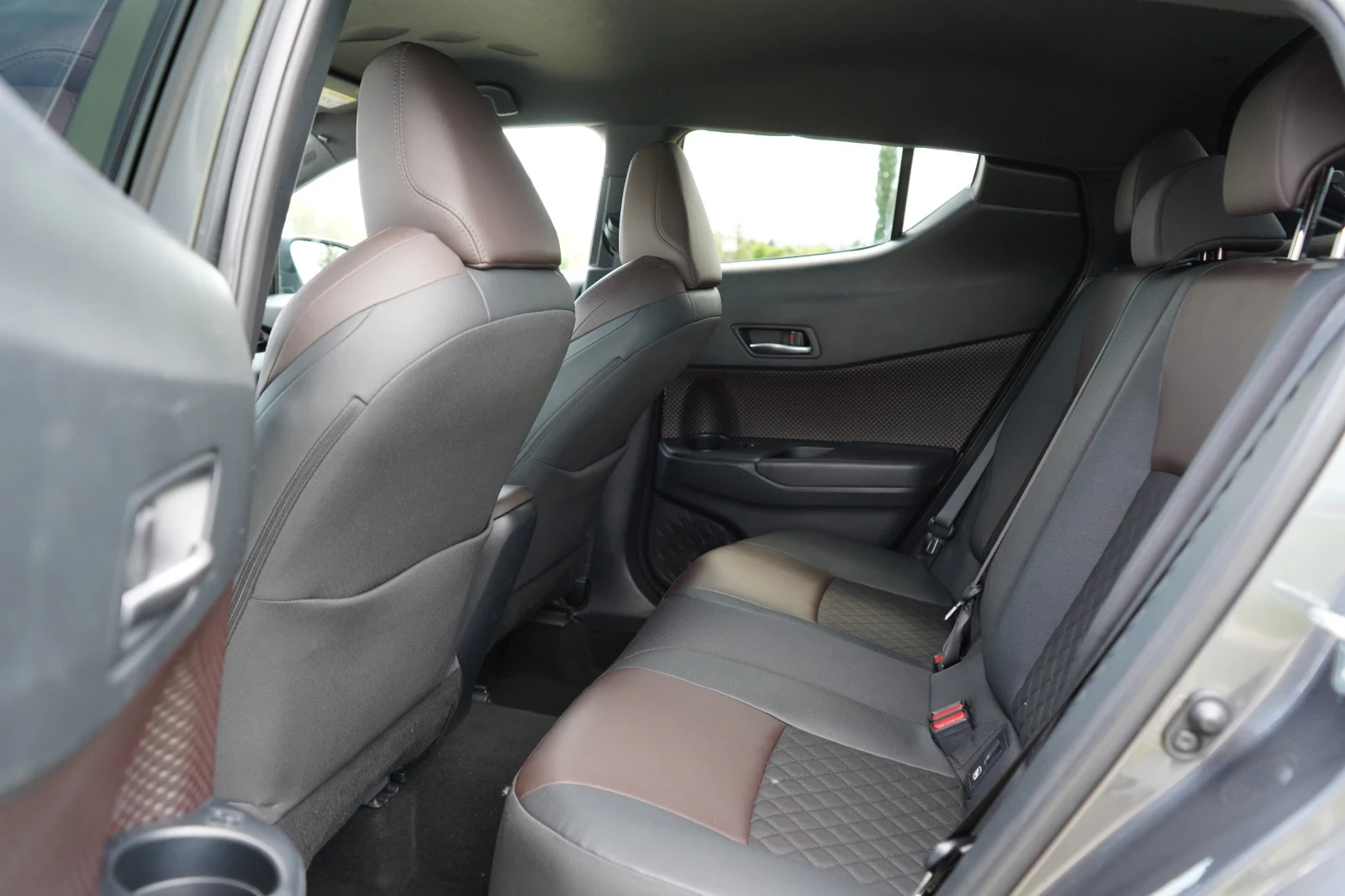 Toyota C-HR 1.2I* 4X4* CLASSY* ГАРАНЦИЯ* РЕГИСТРИРАНА* , снимка 14 - Автомобили и джипове - 54763265