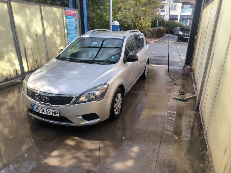 Kia Ceed 1.4 , снимка 2 - Автомобили и джипове - 47681290