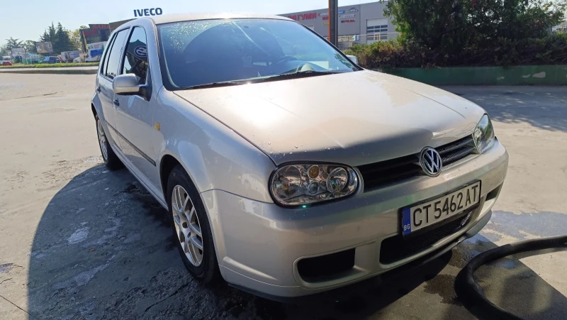 VW Golf, снимка 1 - Автомобили и джипове - 47705771