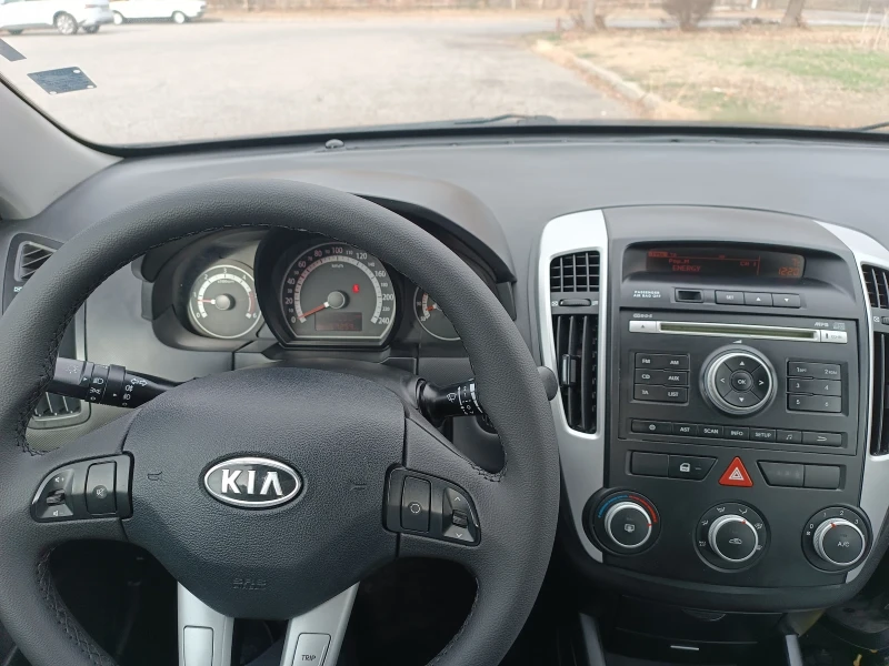 Kia Ceed 1.6 CDRI 6 скорости, снимка 15 - Автомобили и джипове - 48756747