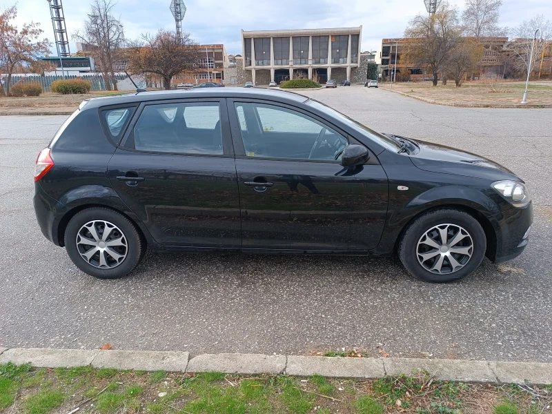 Kia Ceed 1.6 CDRI 6 скорости, снимка 7 - Автомобили и джипове - 48357598