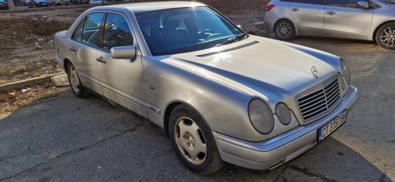 Mercedes-Benz E 200, снимка 3 - Автомобили и джипове - 48487344