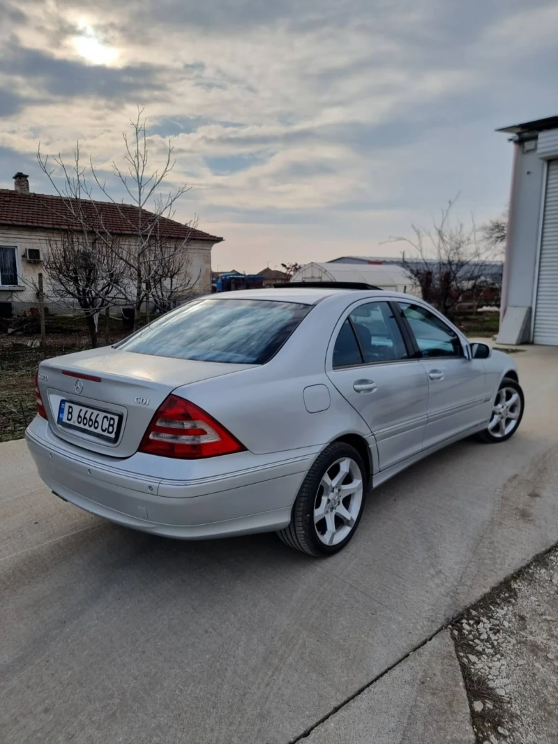 Mercedes-Benz C 320 Sport Edition, снимка 8 - Автомобили и джипове - 49022405