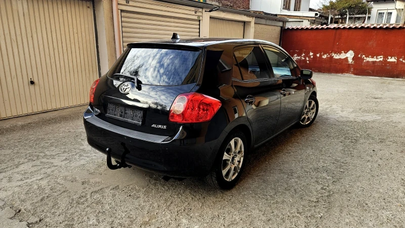 Toyota Auris 2.2 D4D, снимка 4 - Автомобили и джипове - 49502831