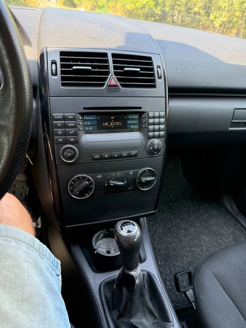 Mercedes-Benz A 180, снимка 3 - Автомобили и джипове - 51300026