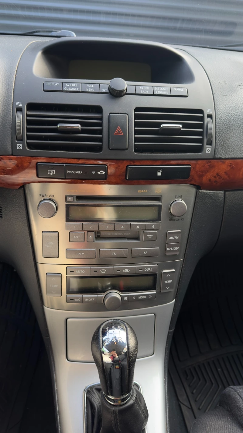 Toyota Avensis, снимка 10 - Автомобили и джипове - 52645165