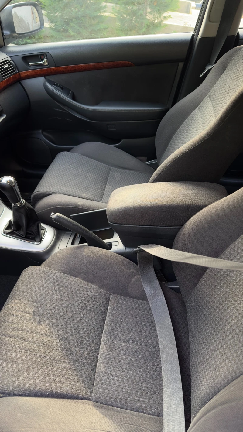 Toyota Avensis, снимка 15 - Автомобили и джипове - 52645165