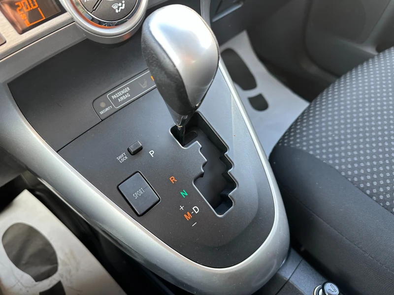 Toyota Verso 1.8i 147 к.с. , снимка 12 - Автомобили и джипове - 52822188