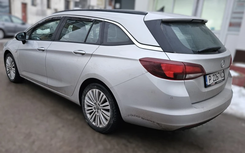Opel Astra Sport Tourer, снимка 3 - Автомобили и джипове - 53112385