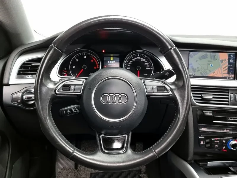 Audi A5 2.0 TDI Quattro - САМО 30% АВАНС, снимка 13 - Автомобили и джипове - 56003339
