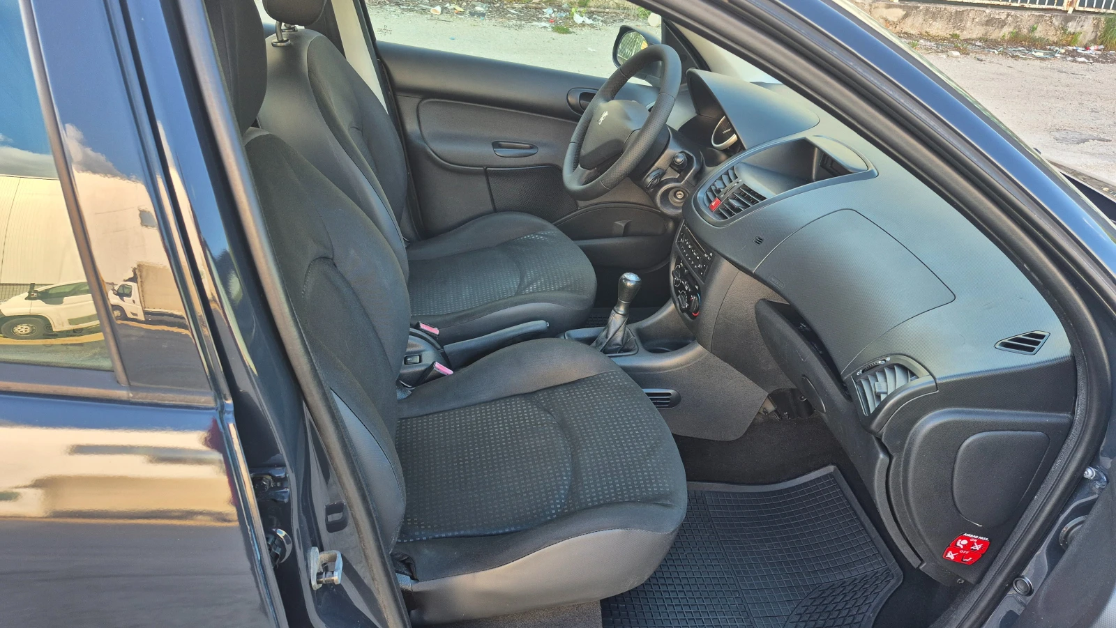 Peugeot 206 1.1i 138000км Климатик - изображение 10