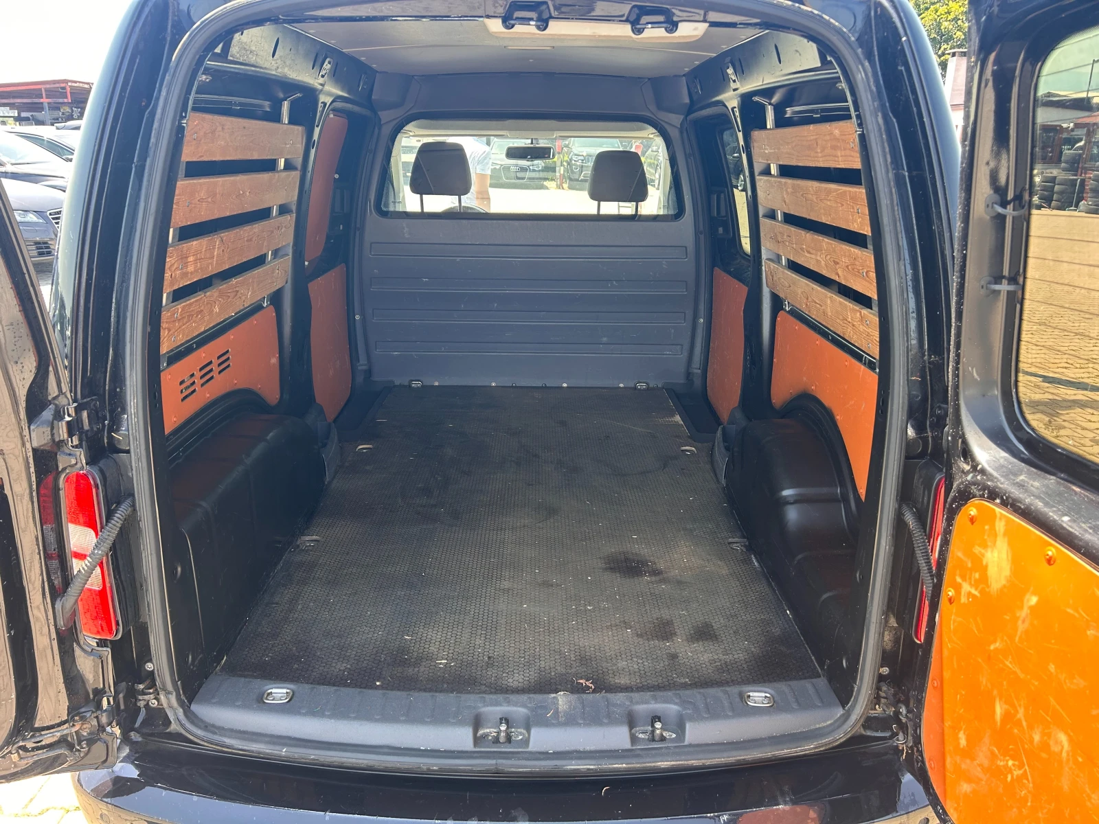 VW Caddy 2.0TDI MAXI NAVI EURO 5 - изображение 9