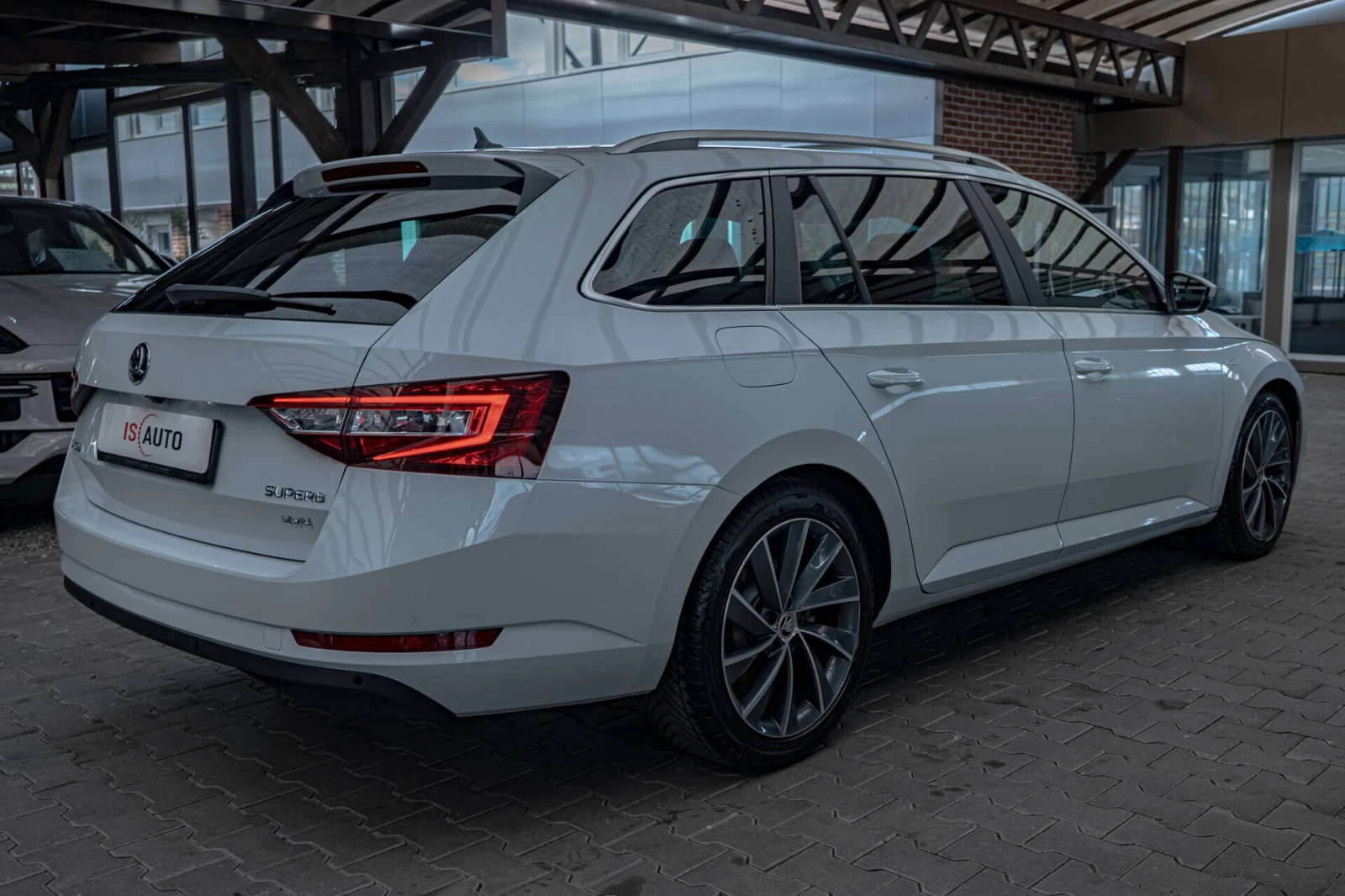 Skoda Superb 2.0TDI/Laurin&Klement/Обдухване/Дистроник/DSG/4X4 - изображение 5