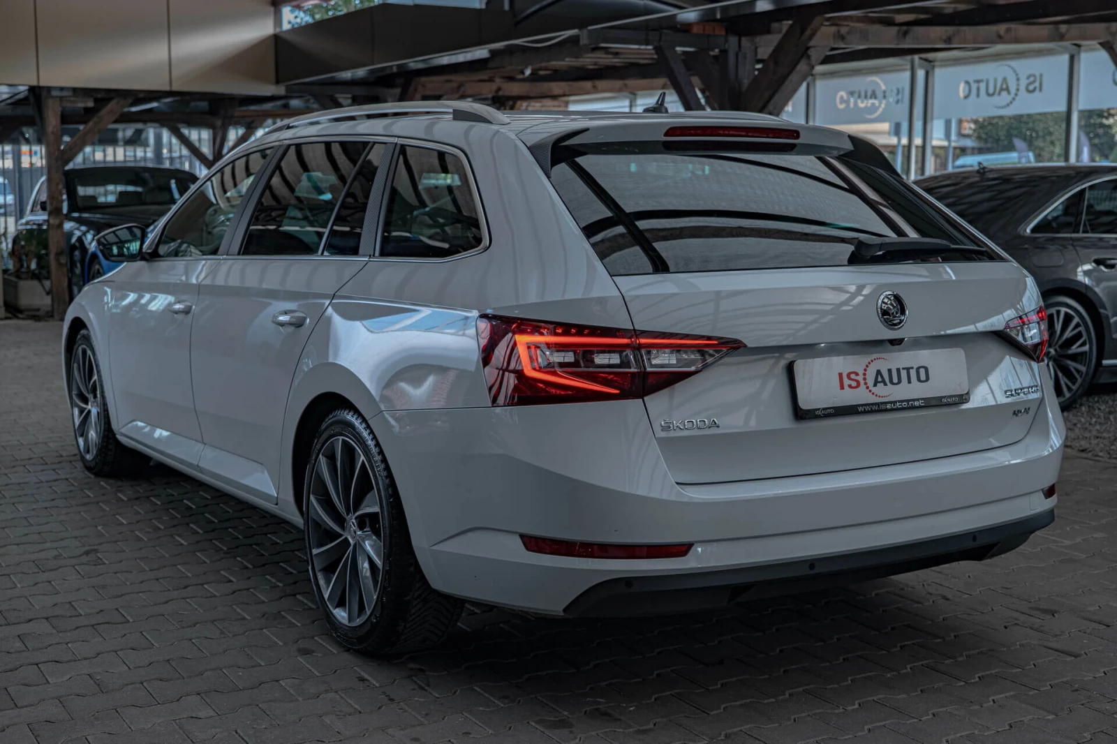 Skoda Superb 2.0TDI/Laurin&Klement/Обдухване/Дистроник/DSG/4X4 - изображение 4