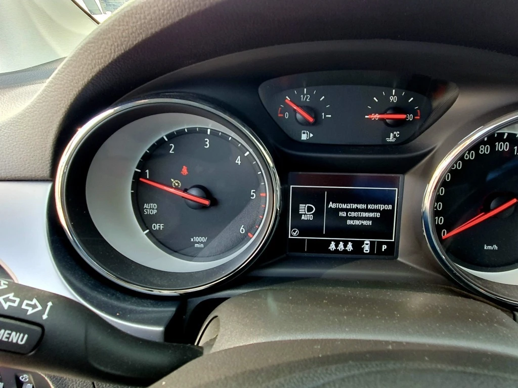 Opel Astra Sport Tourer - изображение 9