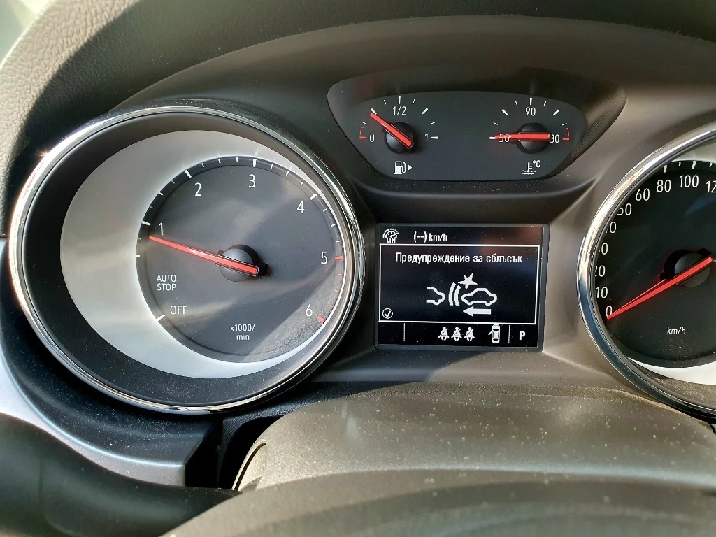 Opel Astra Sport Tourer - изображение 8