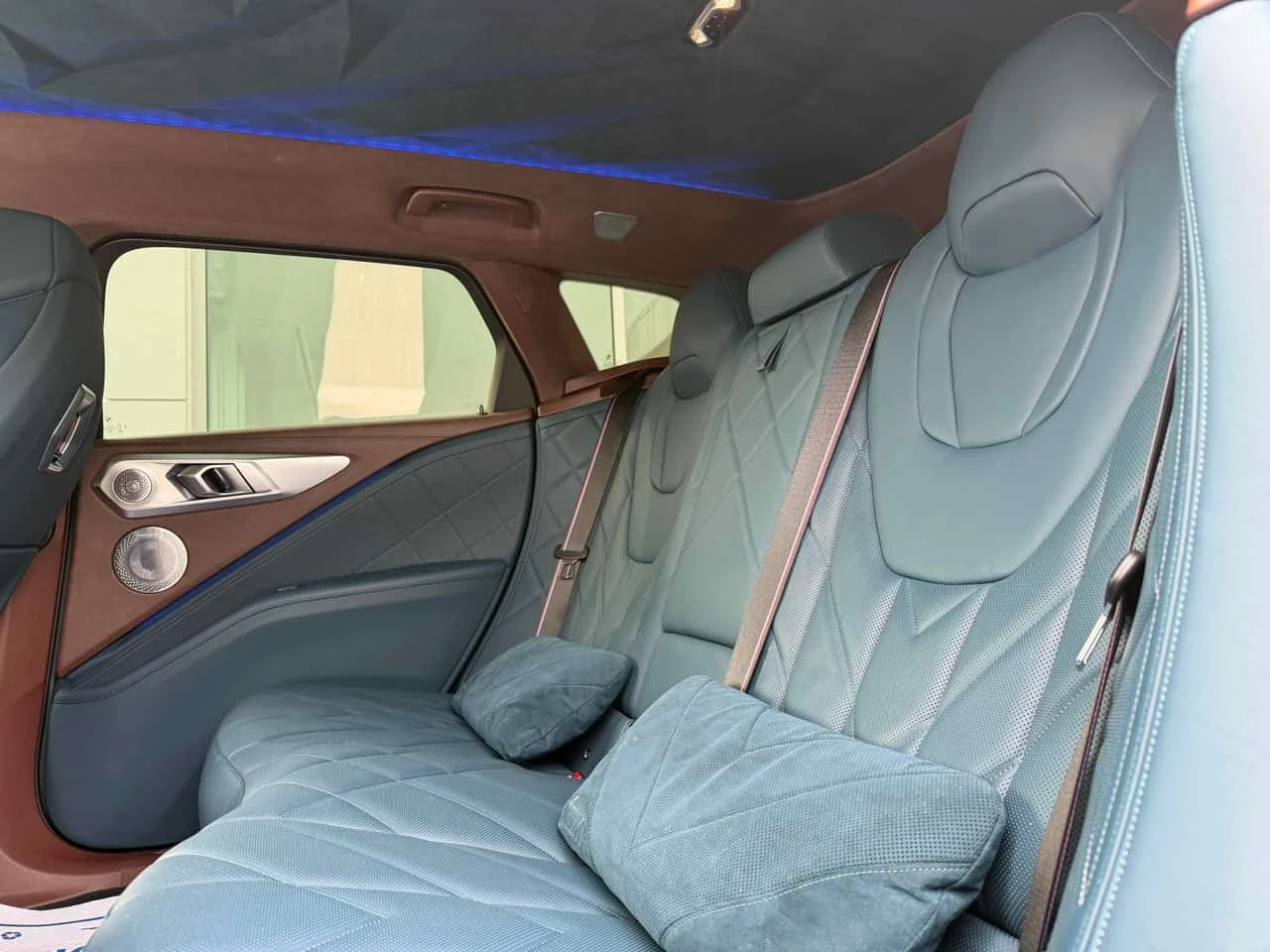 BMW XM * Sports Activity Vehicle * PANO* KEYLESS* ПОДГРЕВ, снимка 12 - Автомобили и джипове - 53921771