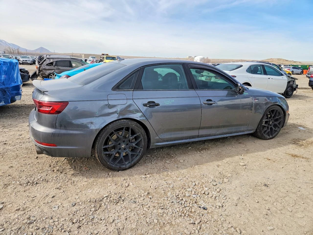 Audi A4 2.0l Premium, снимка 3 - Автомобили и джипове - 54097526