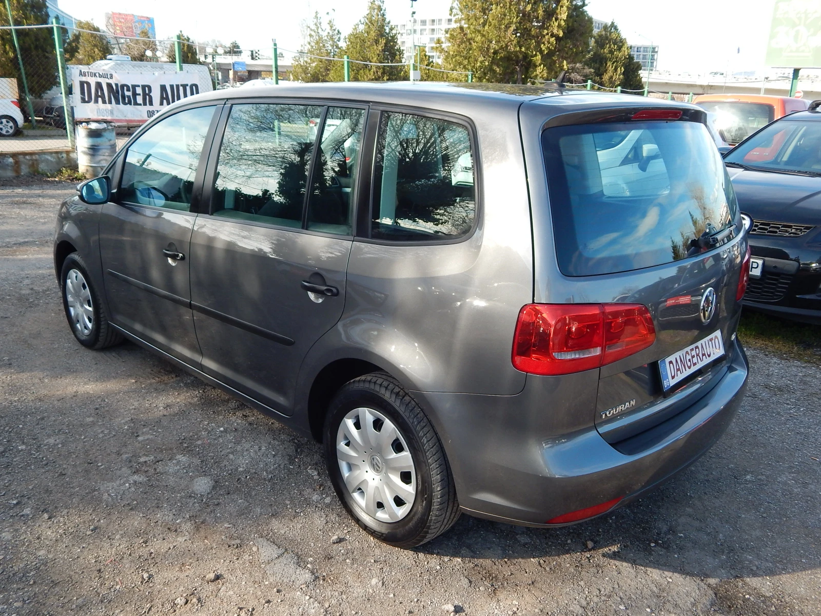 VW Touran 1.6TDI* 6скорости* EURO5* , снимка 6 - Автомобили и джипове - 54113505