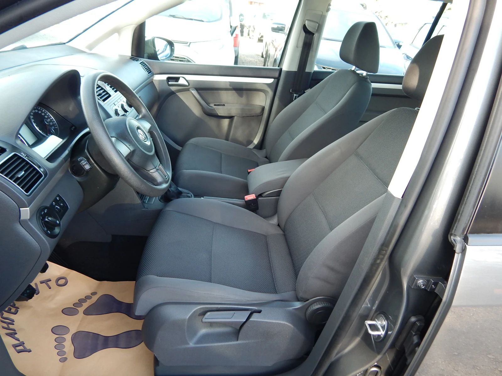 VW Touran 1.6TDI* 6скорости* EURO5* , снимка 10 - Автомобили и джипове - 54113505