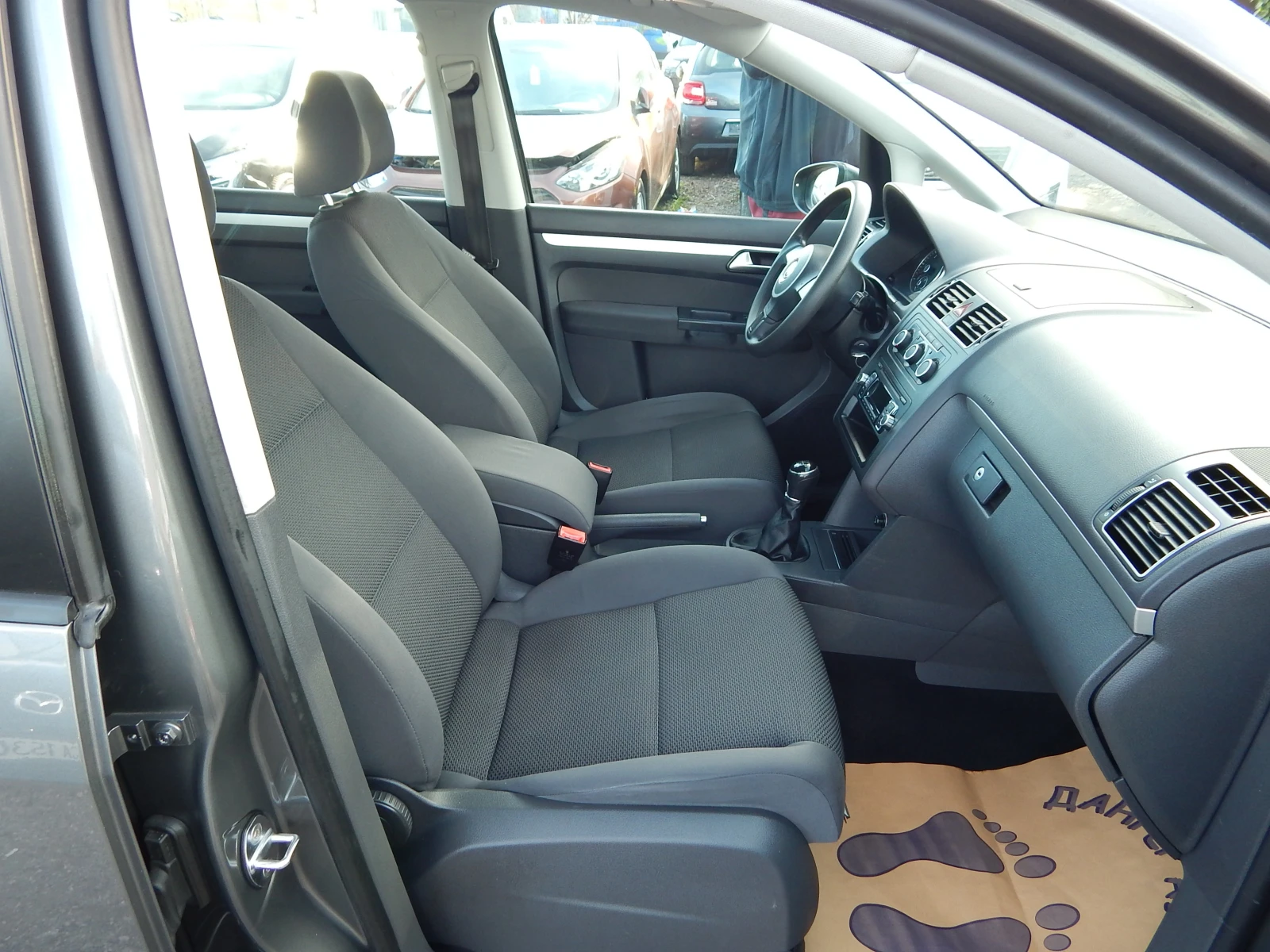 VW Touran 1.6TDI* 6скорости* EURO5* , снимка 16 - Автомобили и джипове - 54113505