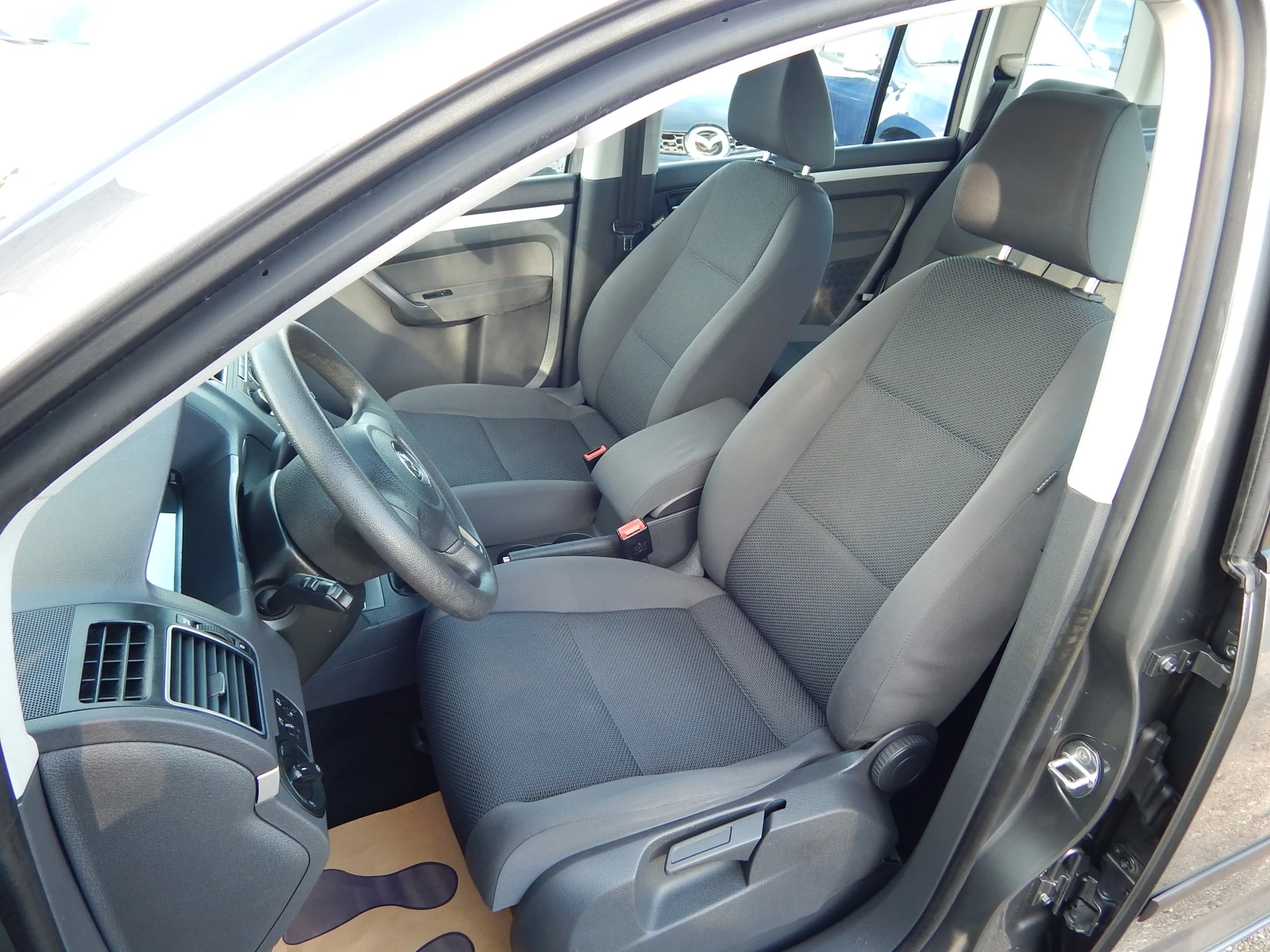 VW Touran 1.6TDI* 6скорости* EURO5* , снимка 11 - Автомобили и джипове - 54113505