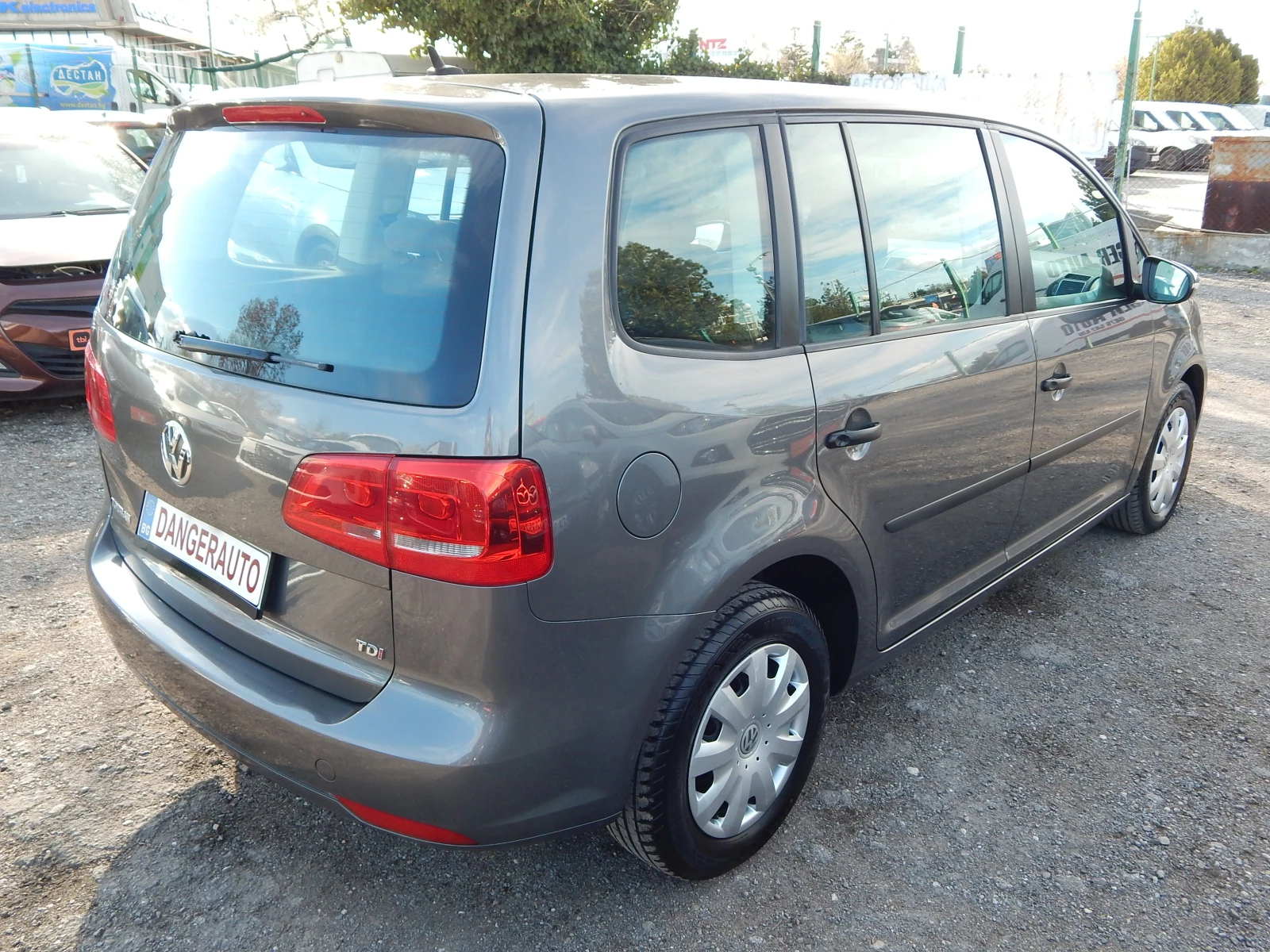 VW Touran 1.6TDI* 6скорости* EURO5* , снимка 4 - Автомобили и джипове - 54113505
