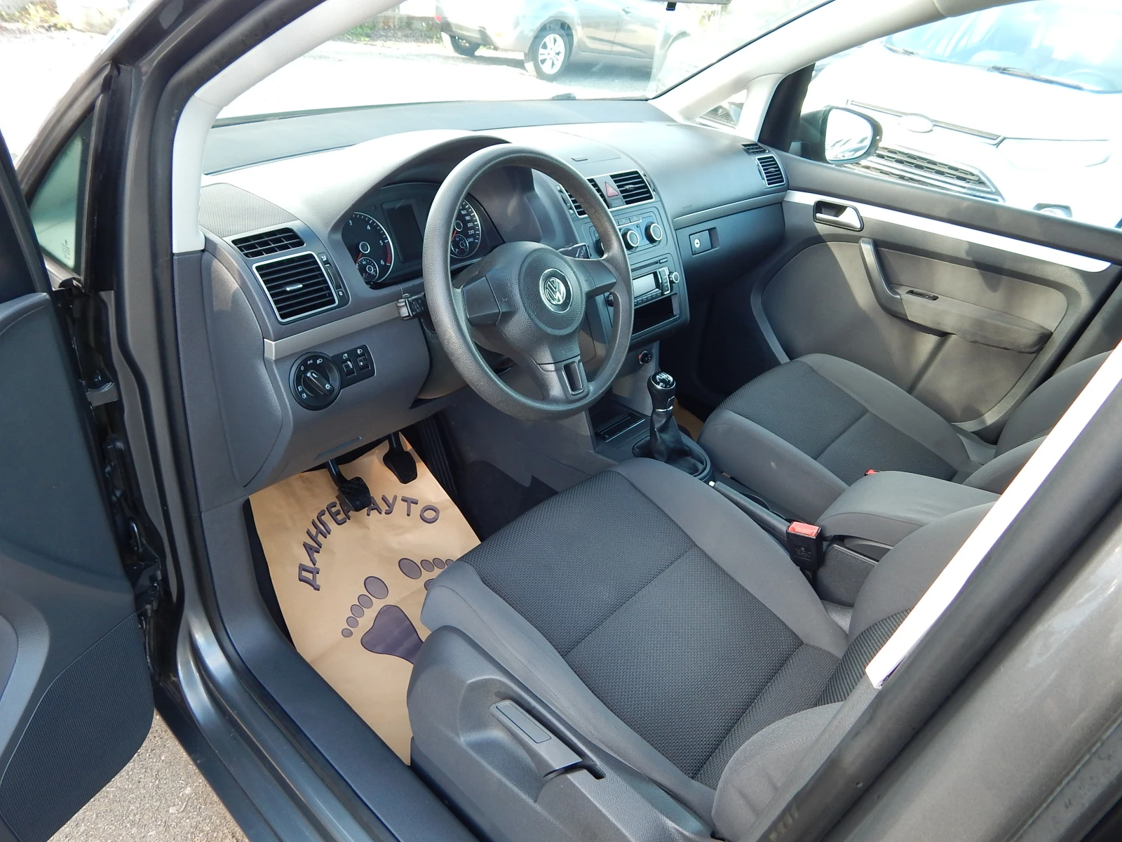 VW Touran 1.6TDI* 6скорости* EURO5* , снимка 9 - Автомобили и джипове - 54113505