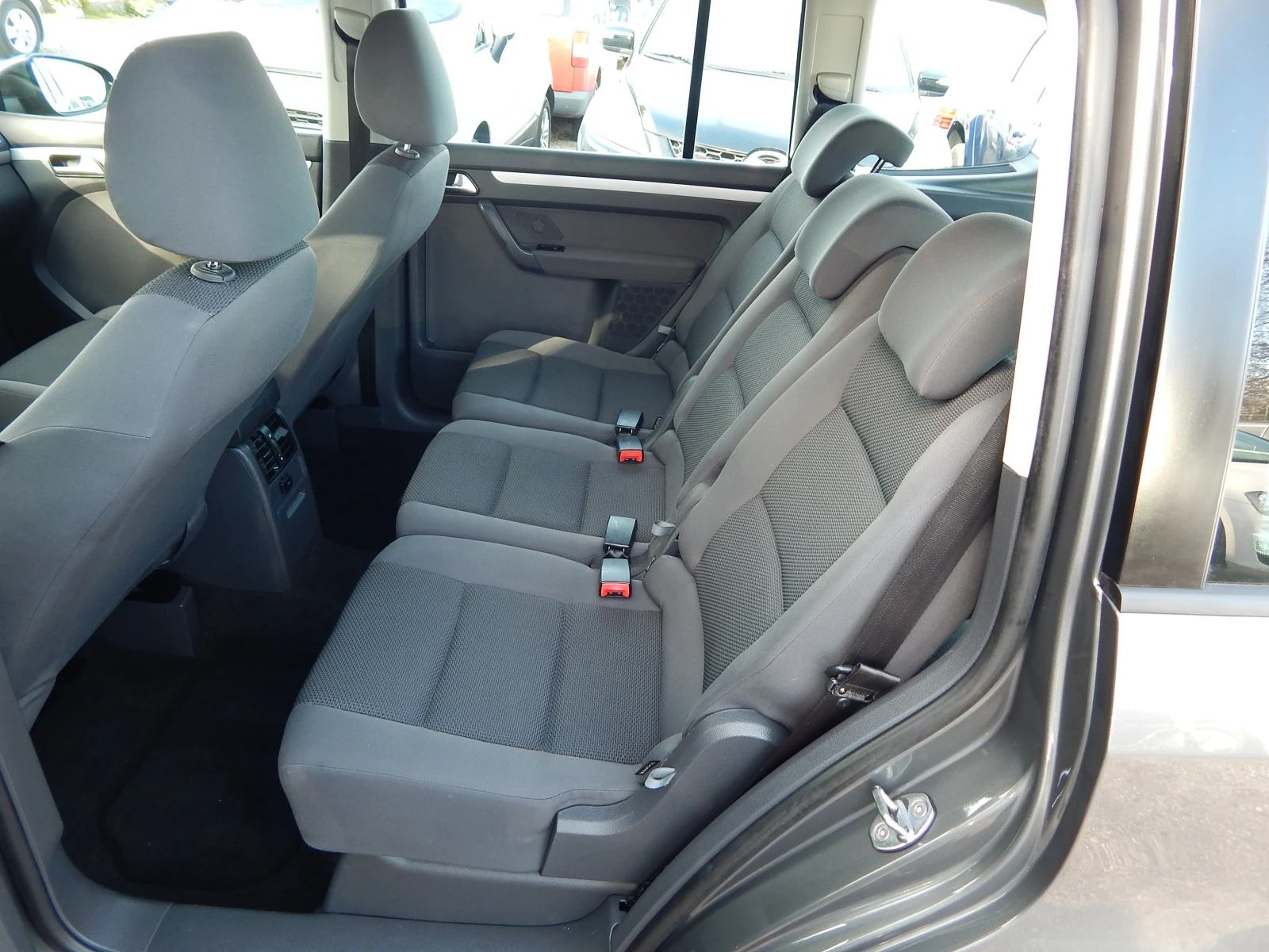 VW Touran 1.6TDI* 6скорости* EURO5* , снимка 14 - Автомобили и джипове - 54113505