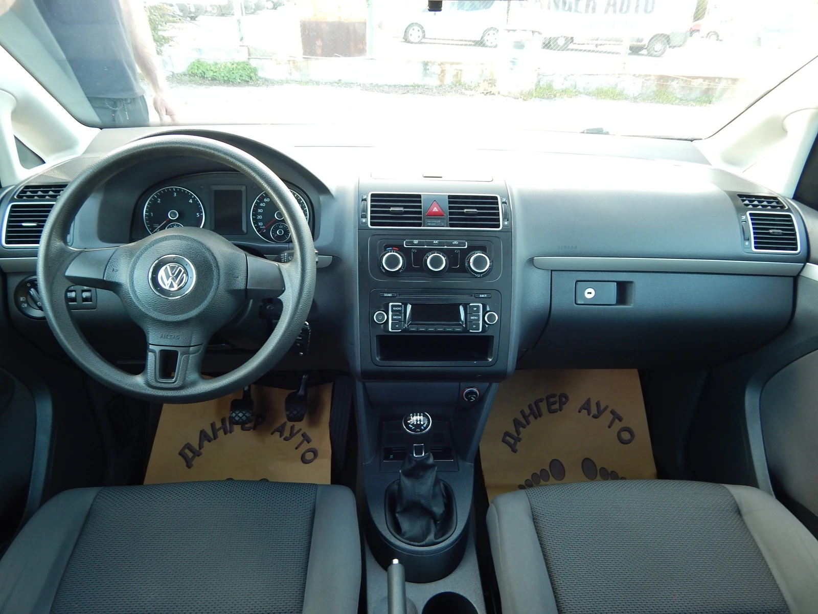 VW Touran 1.6TDI* 6скорости* EURO5* , снимка 13 - Автомобили и джипове - 54113505