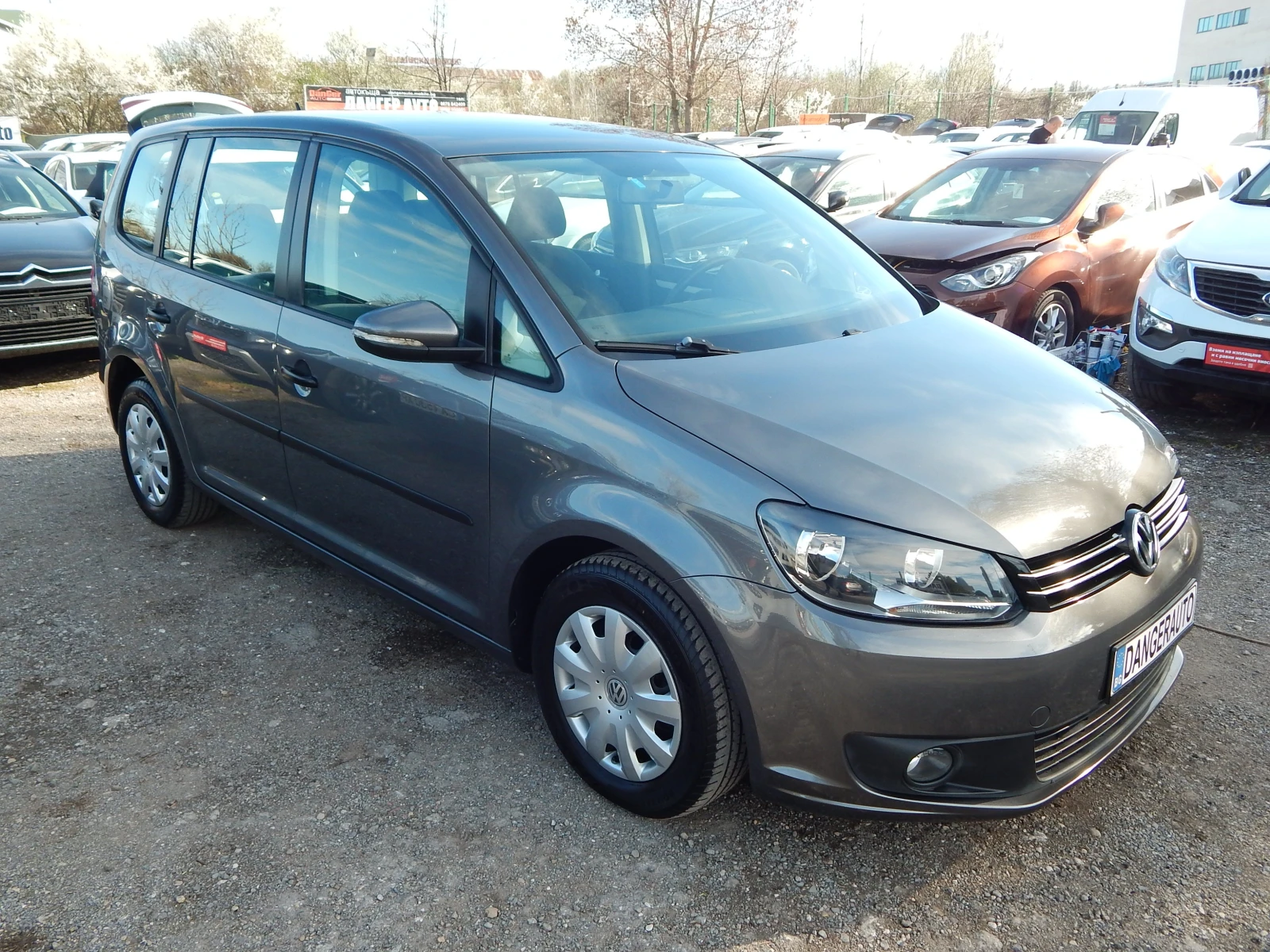 VW Touran 1.6TDI* 6скорости* EURO5* , снимка 3 - Автомобили и джипове - 54113505