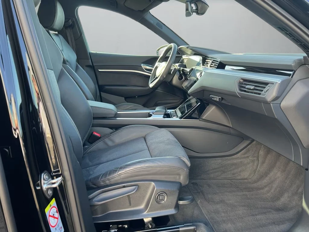 Audi E-Tron 55 QUATTRO/408HP/SOH97%/S-LINE/CAM/B&O/HUD/149q, снимка 11 - Автомобили и джипове - 54147530