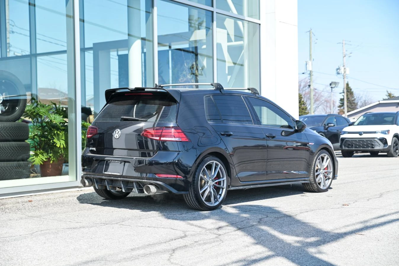 VW Golf GTI 2.0T* АвтоКредит* (Цена до БГ) , снимка 6 - Автомобили и джипове - 54155218